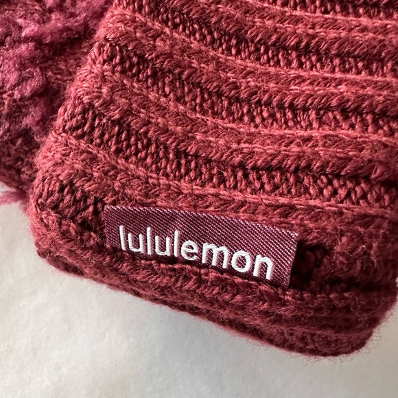 Lululemon NWT Ombré Knit Textured Beanie Maroon One Size - Picture 3 of 5